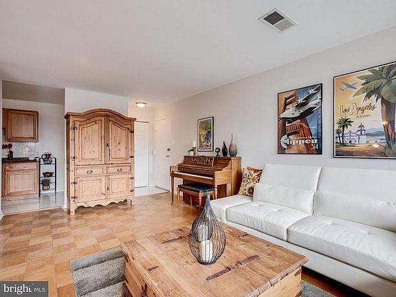 3rd image of 527 N Armistead St APT 301