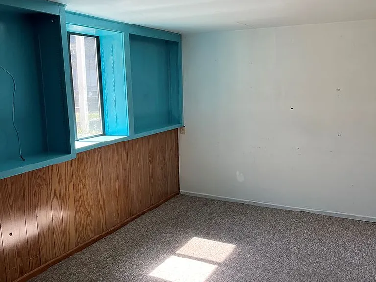 1826 Oregon Ave — Photo 2