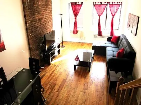 Rented by KVNY Soho | media 37