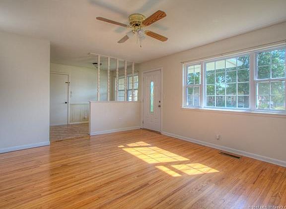 5th image of 1006 N Elm St
