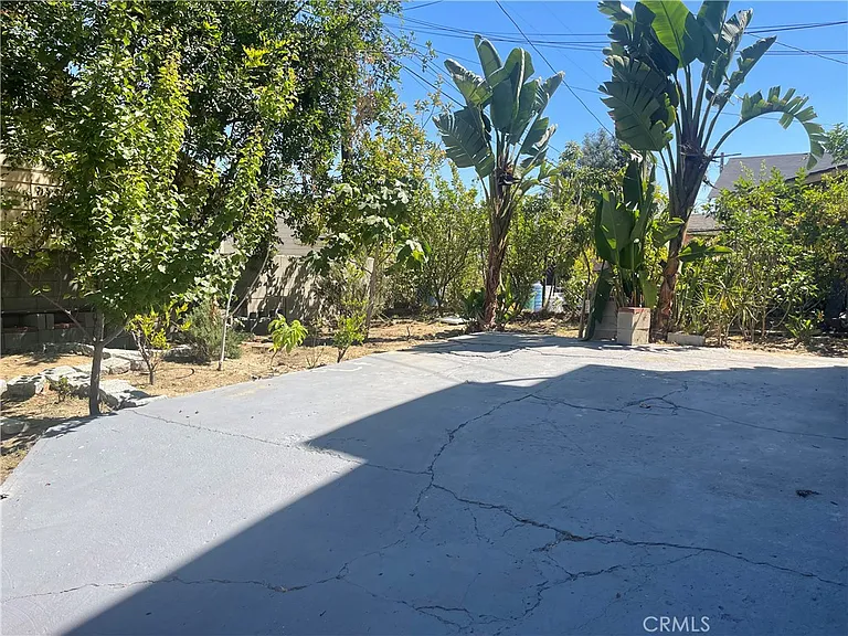 704 S Soto St — Photo 15