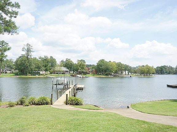 2nd image of 218 Lakeshore Dr