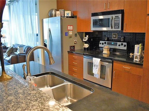 5th image of 943 Peachtree St NE Unit 709