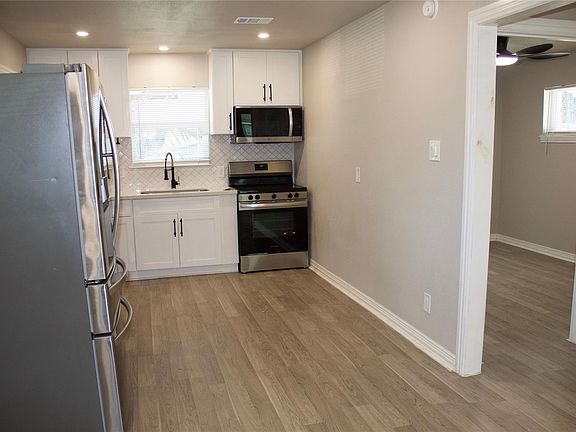 4th image of 1323 E 32nd 1/2 St