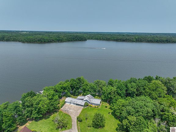 2nd image of 410 Shelton Ln