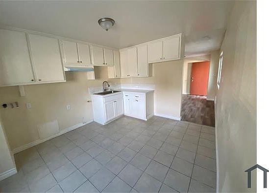 3rd image of 1530 W 20th St APT A