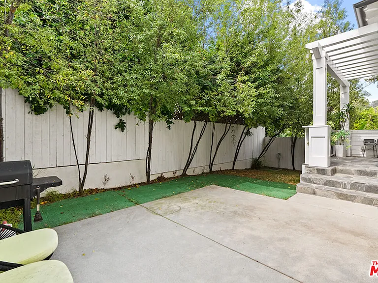 592 30th St — Photo 55