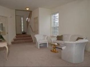 46 Stonegate Ln, Streamwood, IL 60107