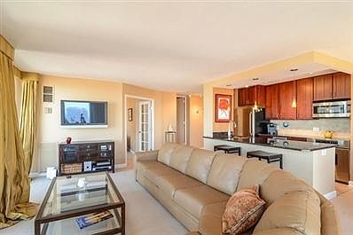 5th image of 345 W Fullerton Pkwy APT 2002