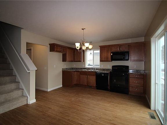 4th image of 81 Lianne Dr