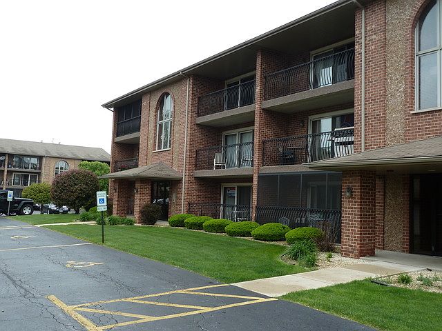 1st image of 8202 W 111th St Unit 1C
