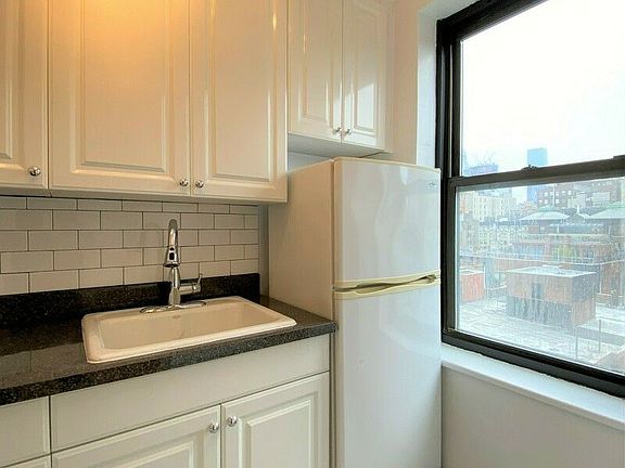 4th image of 200 W 15th St #10-B