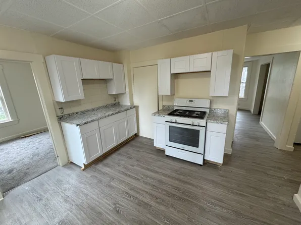 86 Agawam St, Lowell, MA 01852