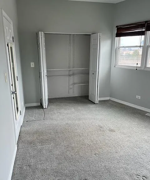 916 N Elizabeth St — Photo 2