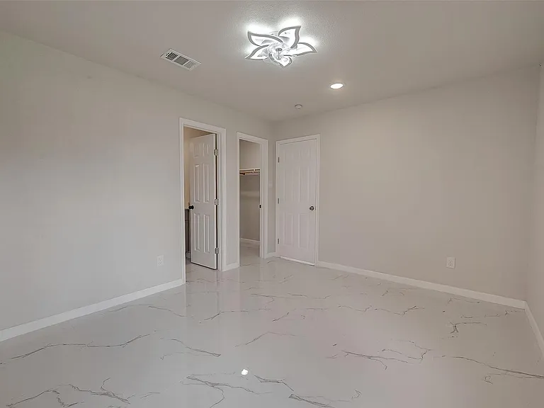12055 Fairpoint Dr — Photo 27
