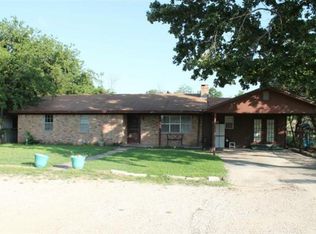 208 E Tomlinson St, Florence, TX 76527
