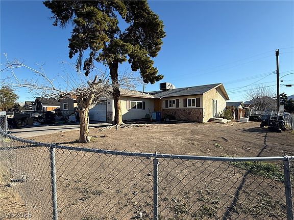 3rd image of 1400 Greenbare Dr