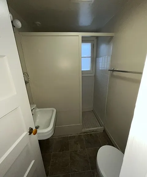 435 NE Oak St #4-1-2 — Photo 8