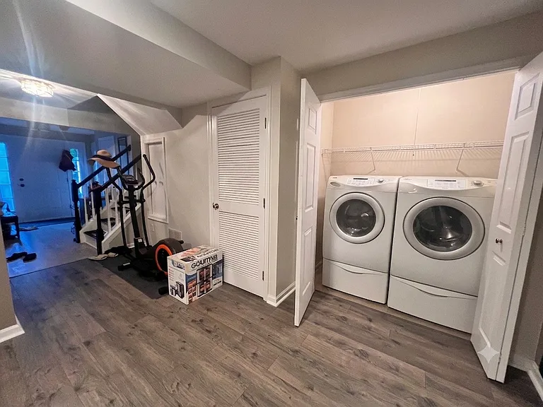 6314 Meadow Glade Ln — Photo 28