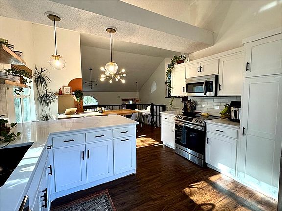 4th image of 14609 Killarney Ln