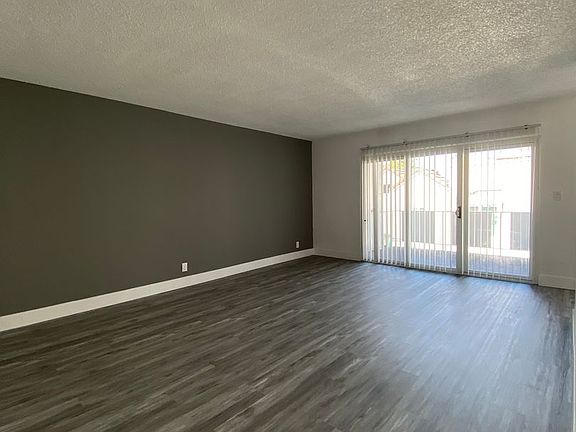 3rd image of 427 E Tamarack Ave #8