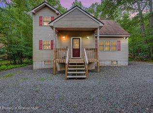 116 Country Club Dr, Gouldsboro, PA 18424