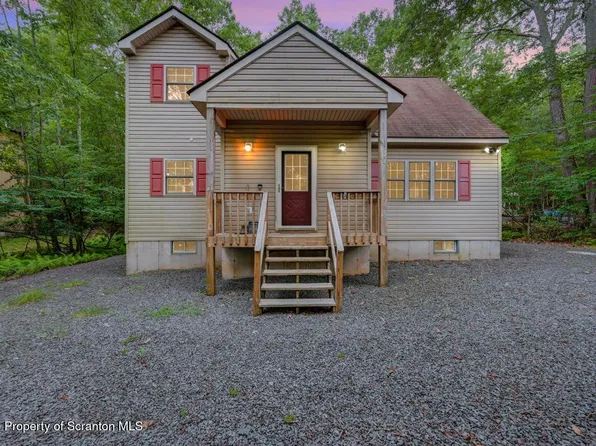 116 Country Club Dr, Gouldsboro, PA 18424