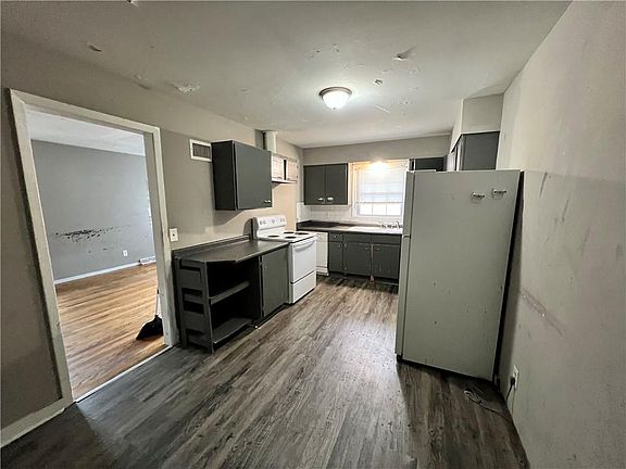4th image of 4601 NE 37th St