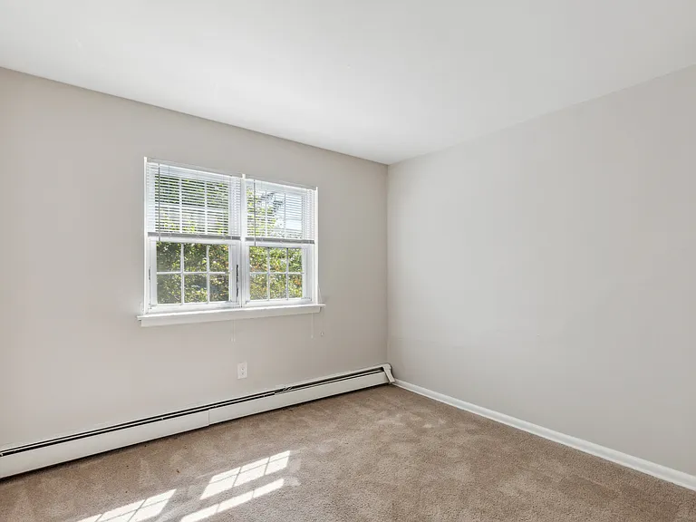 352 N York Rd #C16 — Photo 3