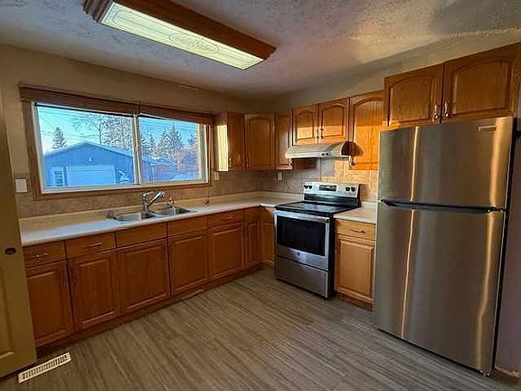 3rd image of 10323 98th Ave