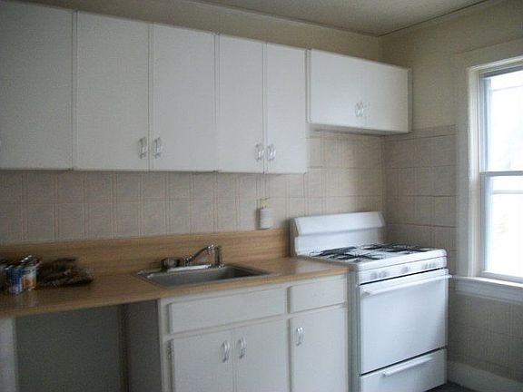 2nd image of 9 Abbotsford Ave
