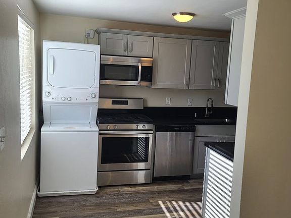 3rd image of 1514-1518 C St APT A