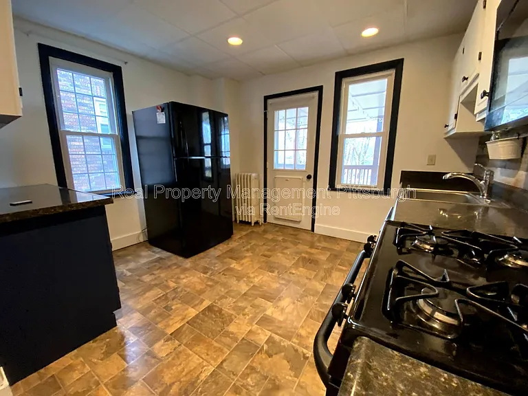 1808 Pioneer Ave — Photo 4