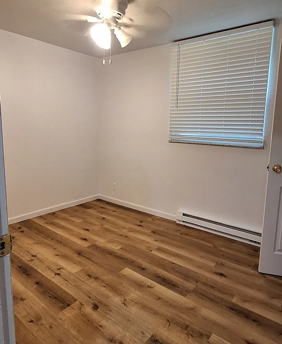 3 bed, $1,300 — Photo 4