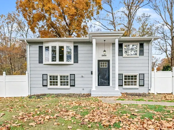 3900 Fillmore Dr, Woodbridge, VA 22193