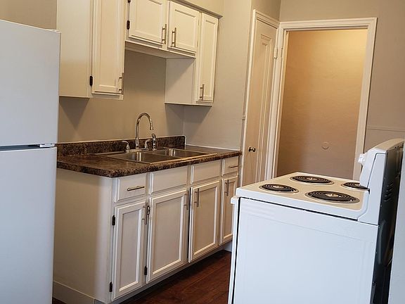 5th image of 455 Forest Ave #6