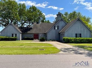 201 Twin Oaks Dr, Raceland, LA 70394