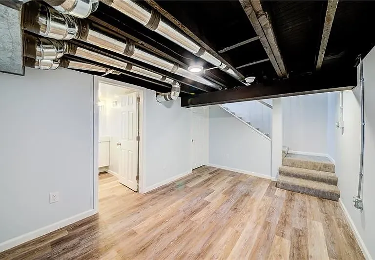 105 Southern Ave — Photo 15