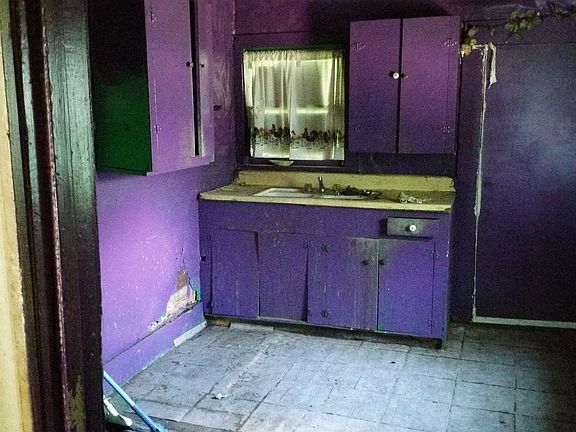 3rd image of 8411 Southview St