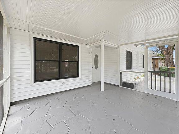 2nd image of 2847 Oak St
