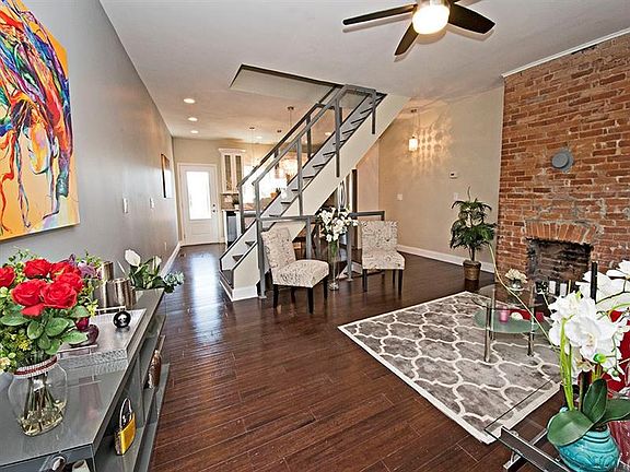 3rd image of 326 37th St