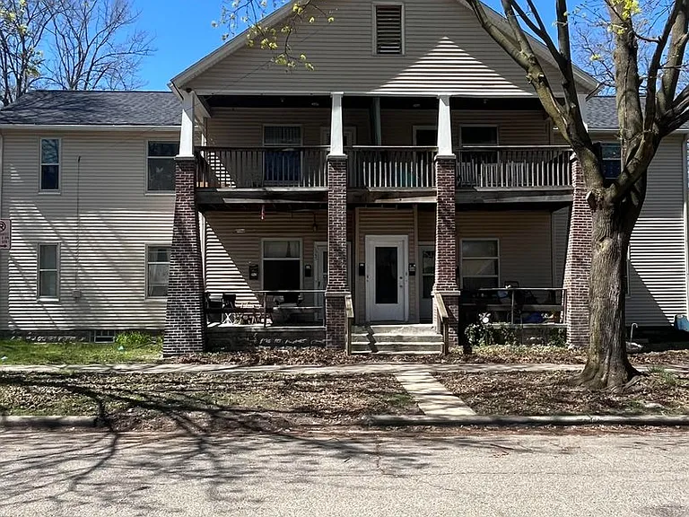 1545 Queen Ave NE — Photo 1