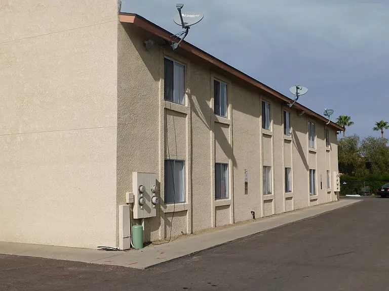 Kelso Vista Apartments — Photo 2