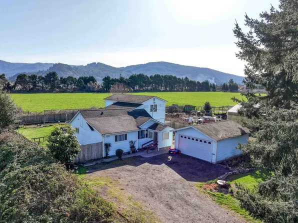 325 Westbrook Ln, Smith River, CA 95567