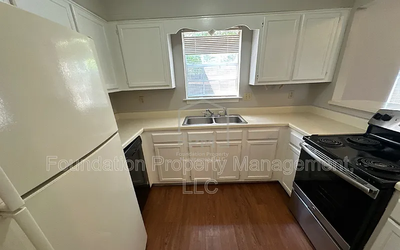 2 bed, 1.5 bath, 1195 sqft, $1,300 — Photo 3