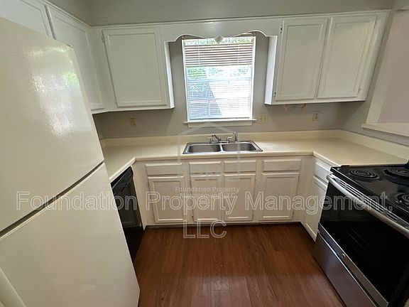 3rd image of 671 Echles St