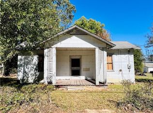 145 E Savannah St, Calhoun Falls, SC 29628