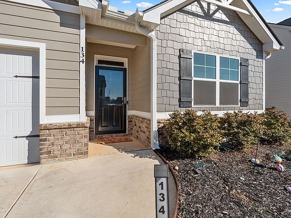 3rd image of 134 Farmers Way