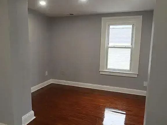 4th image of 15 Hallock St Unit 2