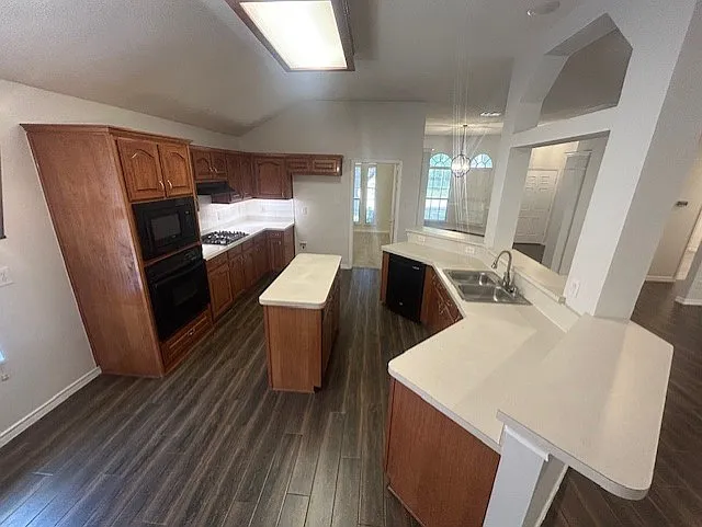 748 Summerfield Dr — Photo 3